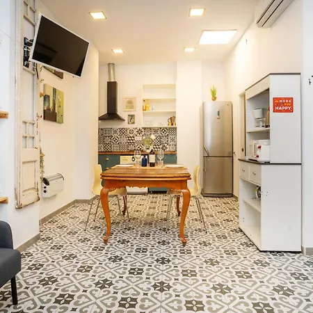 Apartament For 2 Px - 10' Walk - Barcelona Center 25' Train *